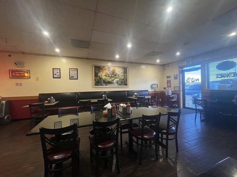 Pho Lee interior
